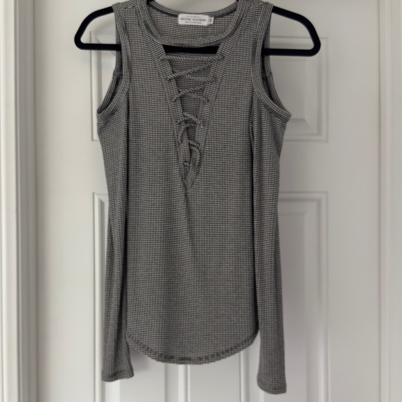 Nectar Clothing criss cross cold shoulder long sleeve shirt top size small - Picture 10 of 10